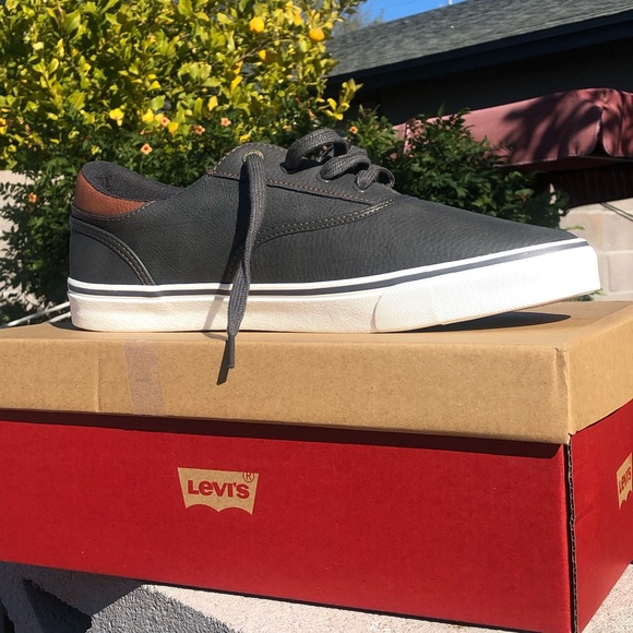 Men’s Levi’s casual shoes